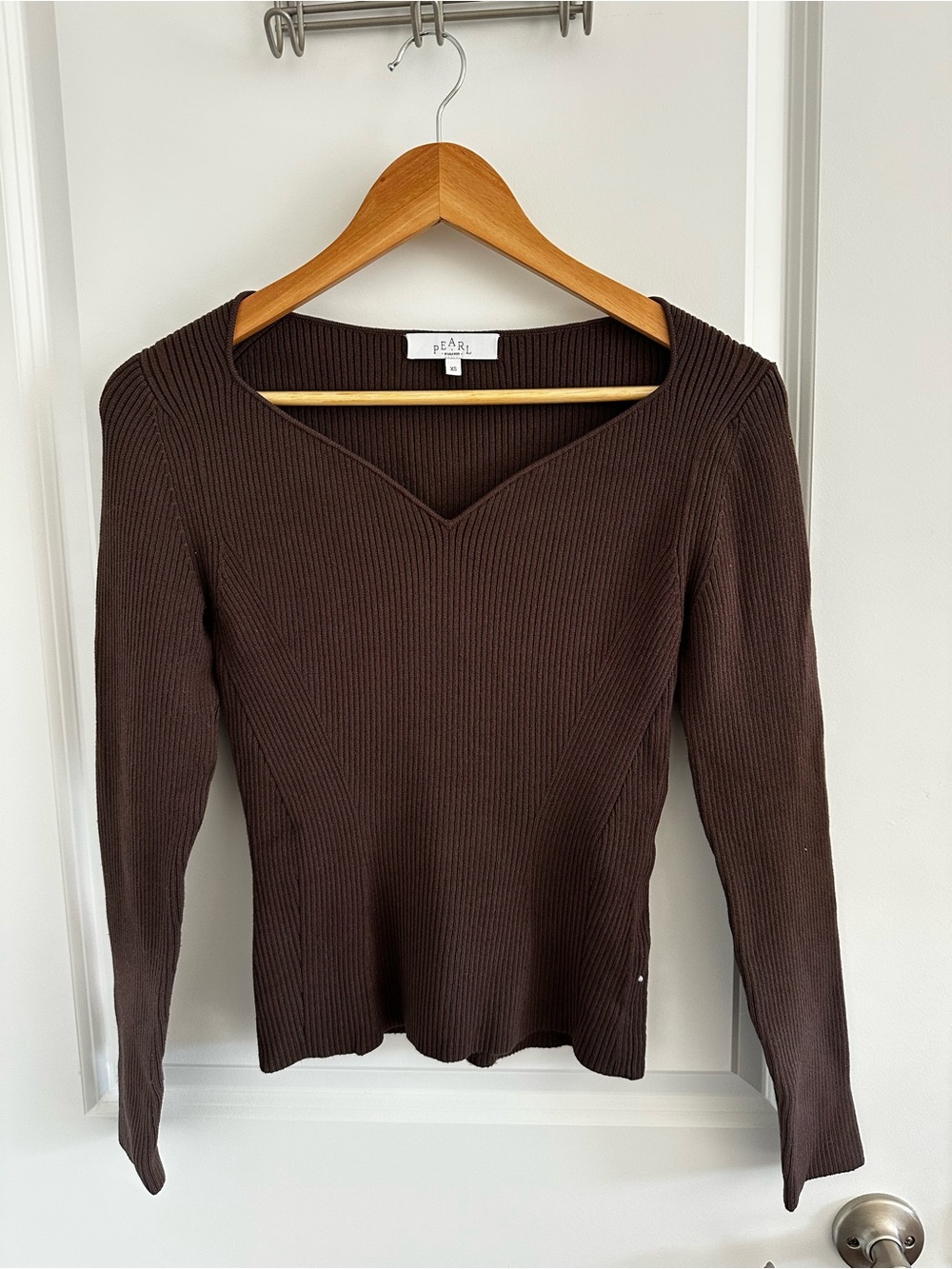 PEARL BY LELA ROSE Brown Ribbed V-Neck Long Sleeve Top